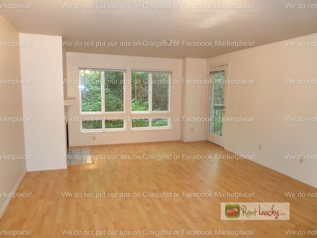 Building Photo - Super Cute and Private 2-Bedroom Condo w/2 Parking Spaces in Lake Forest Park!!