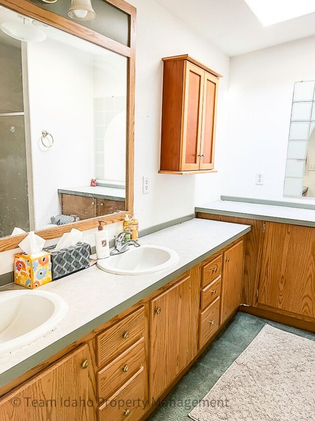 Building Photo - 2001 Manufactured Home on 160 Acre Farm ne...