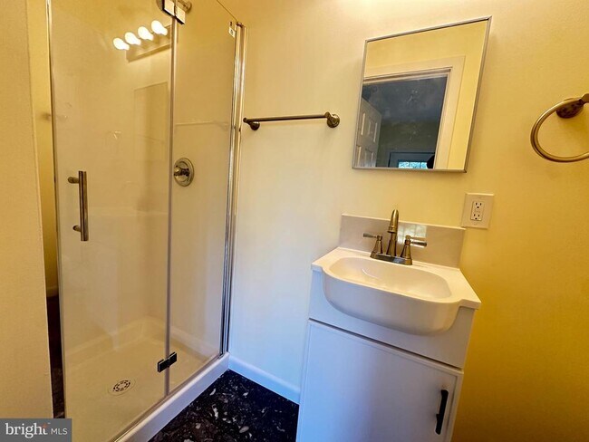 Building Photo - 804 Gregorio Dr