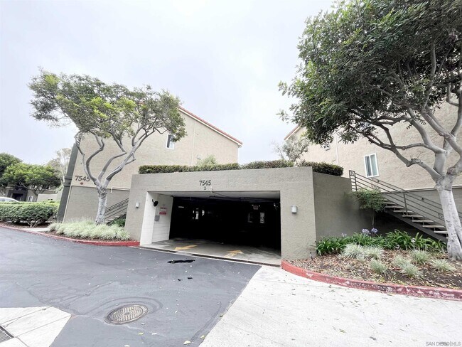 Building Photo - 7545 Charmant Dr