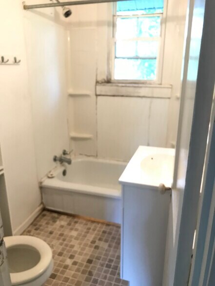 Building Photo - 74 Sunset Cir