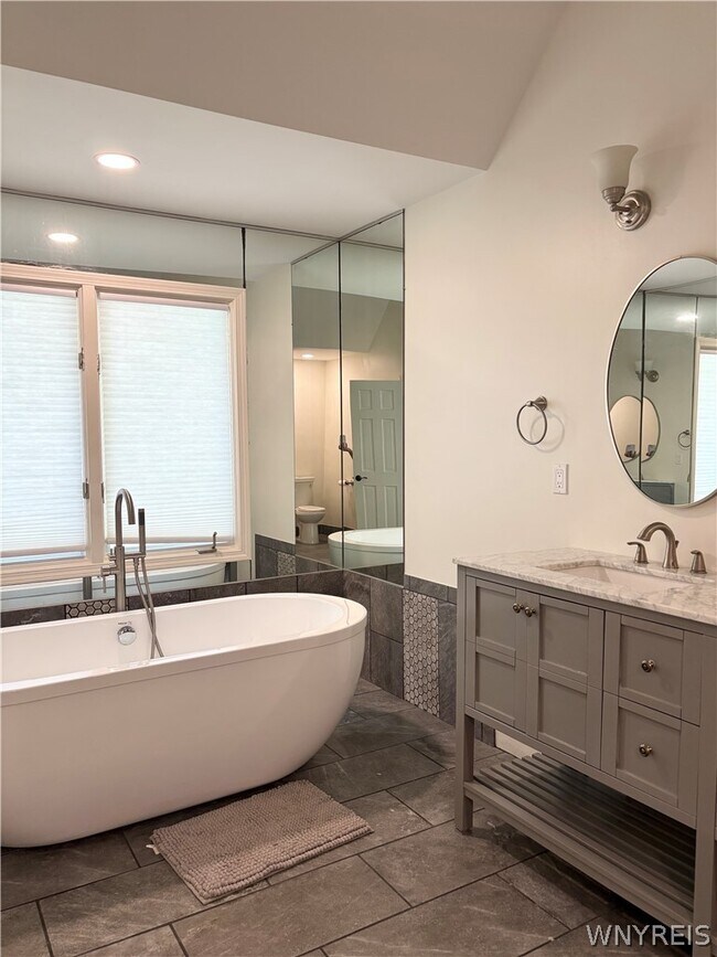Building Photo - 6035 Whitegate Crossing