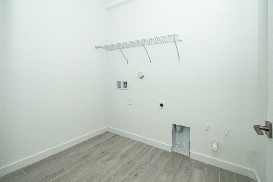 Building Photo - 5929 SE Skyblue Cir