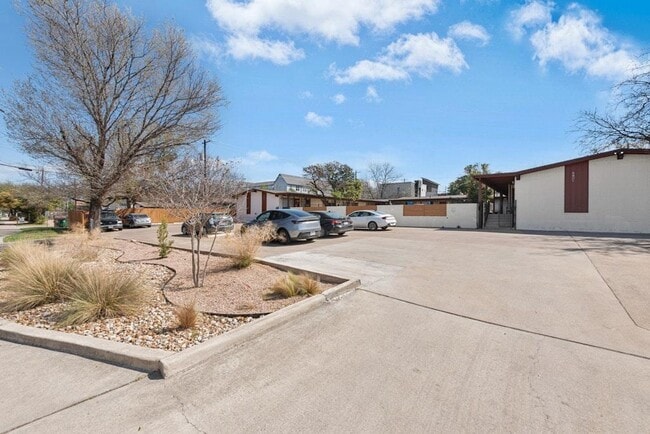 Building Photo - 5601 Woodrow Ave