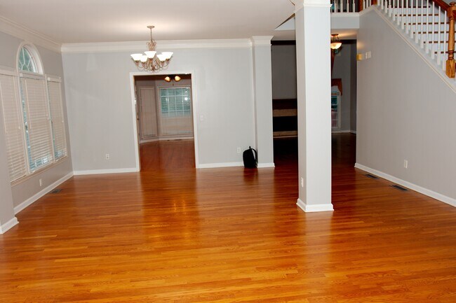Building Photo - 2927 Arbor Creek Ln