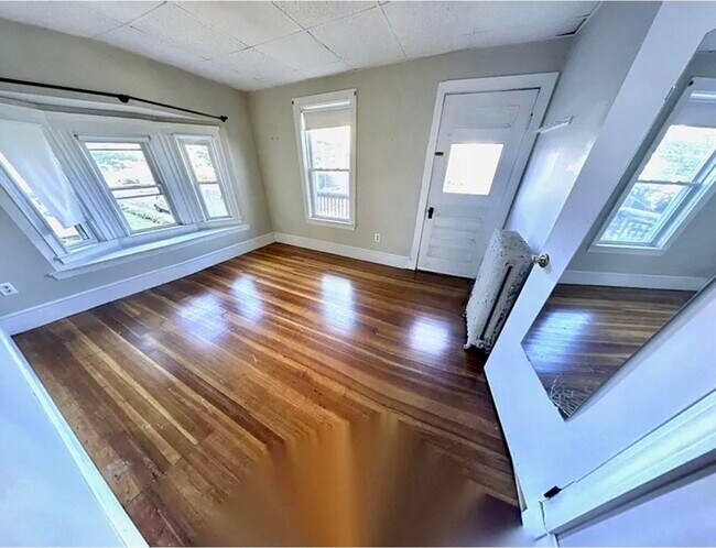 Building Photo - 14 Dow St