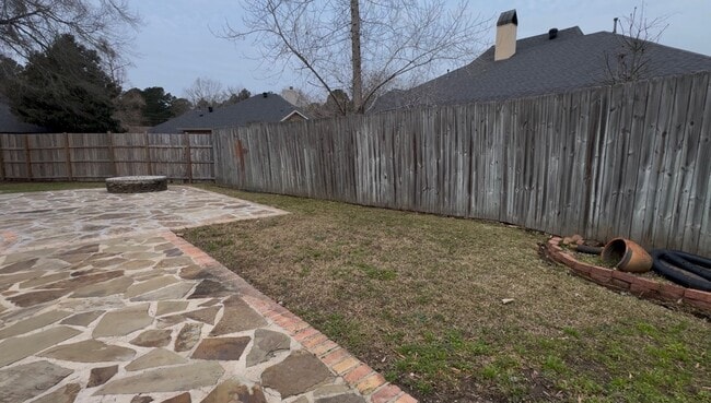 Building Photo - 408 Hidden Oaks Cir