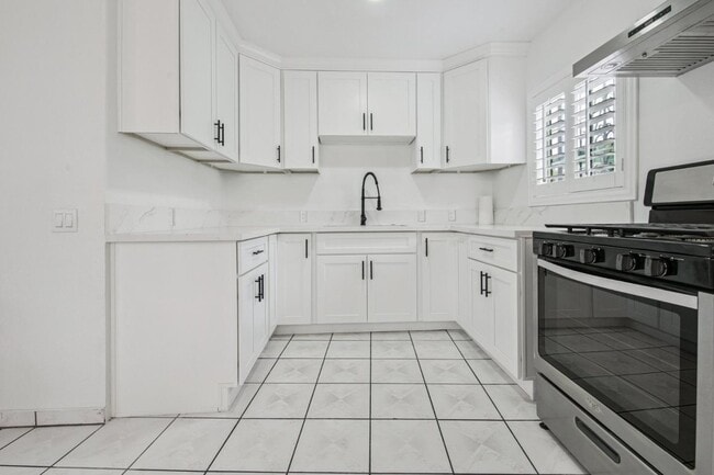 Building Photo - 1431 Quesada Ave