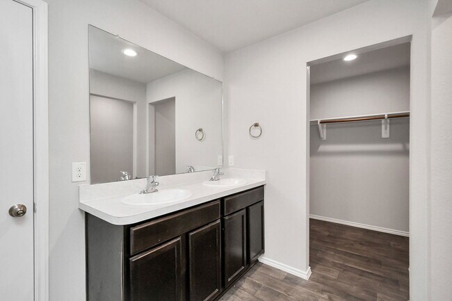 Building Photo - 9878 Laurel Lake Dr