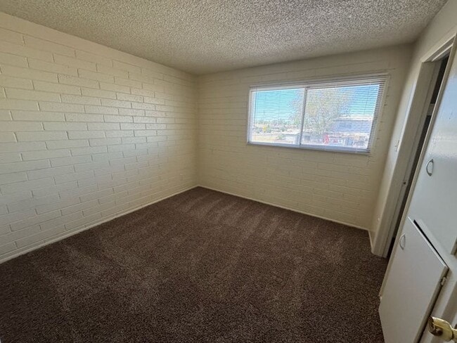 Building Photo - Holiday Gardens 3br Townhome