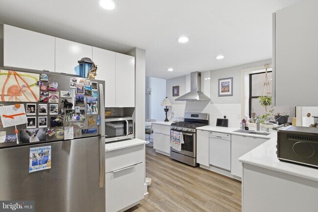 Building Photo - 869 N 29th St