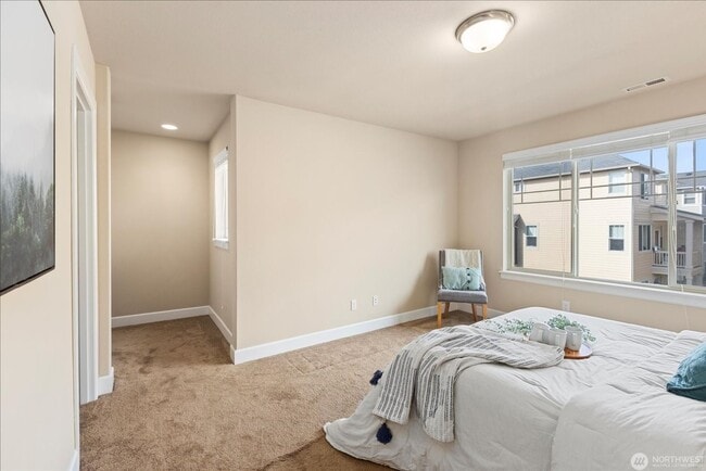 Building Photo - 3BD/2.5BTH Modern Townhouse in Greekbrooke...