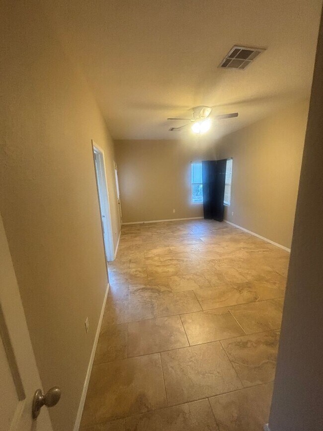 Building Photo - Charming 3 bedroom/2 bathroom Home located in Las Cruces