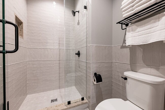 Building Photo - 1011 Canal St