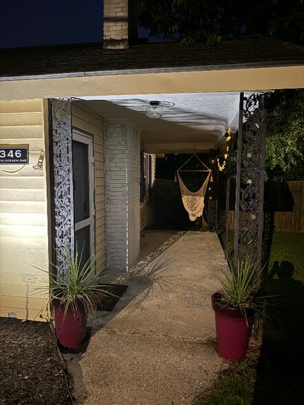 Building Photo - 346 Orion St