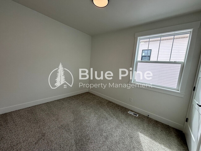 Building Photo - 1375 Latah Ave