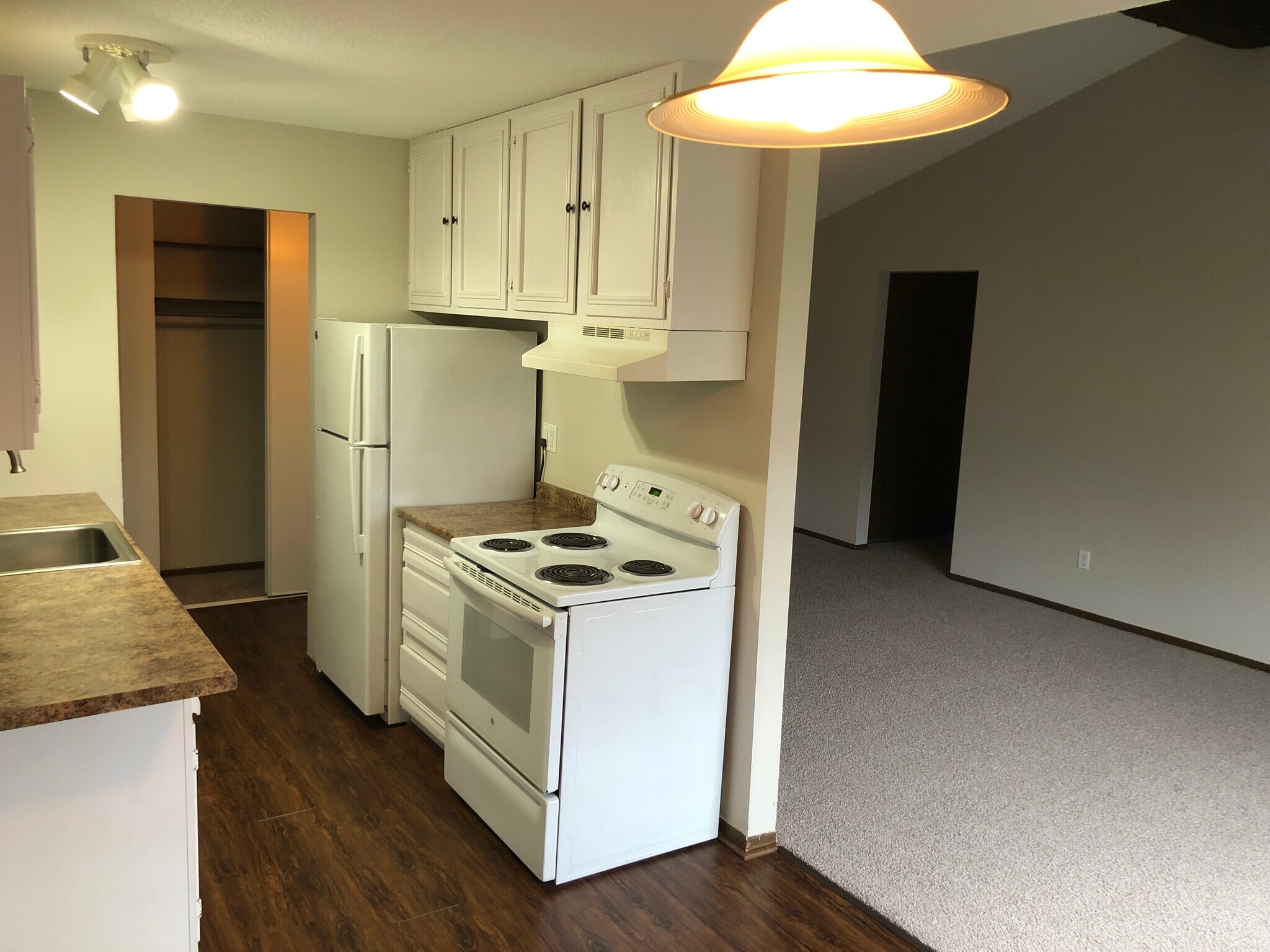 Building Photo - 825 Old Settlers Trl