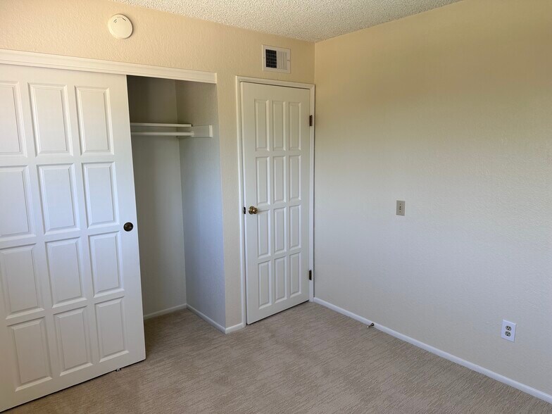 Building Photo - 3218 Tannencrest Dr