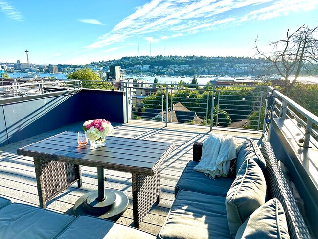 Building Photo - 2321 Boylston Ave E