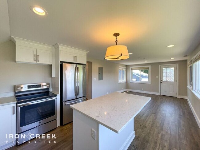 Building Photo - 21 Brevard Rd