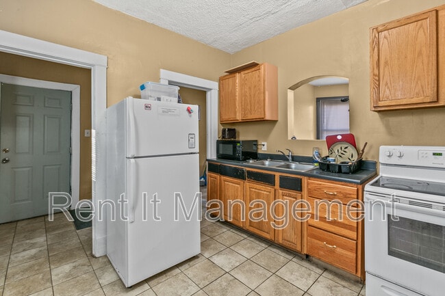 Building Photo - 3222 Webster St