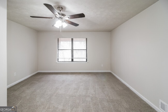 Building Photo - 6717 Knollwood Cir