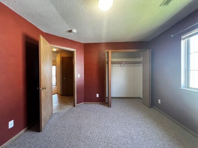 Building Photo - $1,250 | 2 Bedroom, 1 Bathroom Condo | Pet...