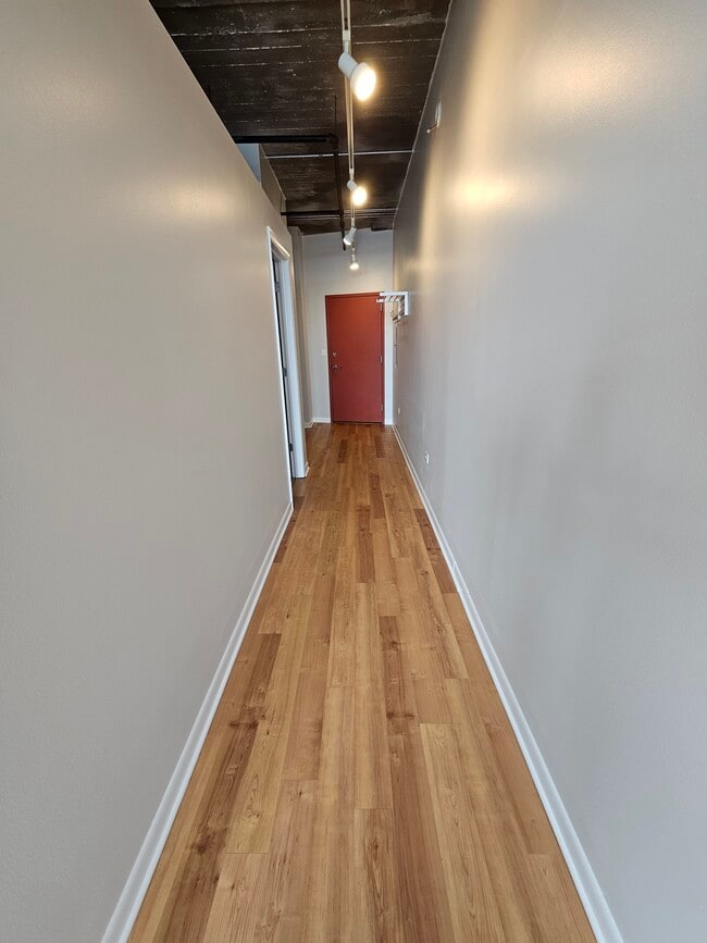 Building Photo - 1550 S Blue Island Ave