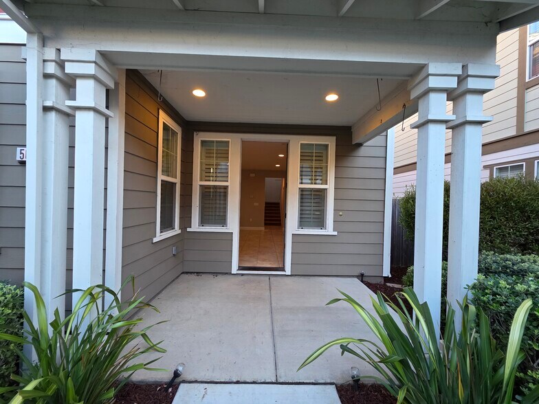 Building Photo - 5009 Telegraph Blvd