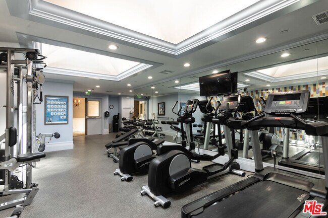 Building Photo - 10520 Wilshire Blvd