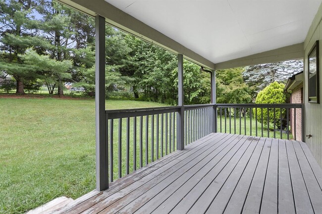 Building Photo - 305 Cherokee Dr