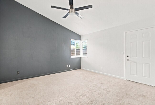 Building Photo - 8034 Fairlands Way