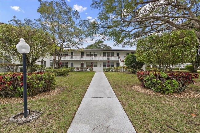 Building Photo - 142 Kent St