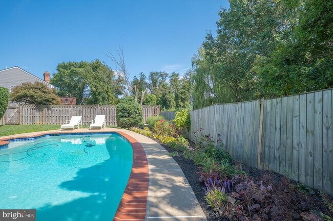 Building Photo - 1615 Spottsworth Way