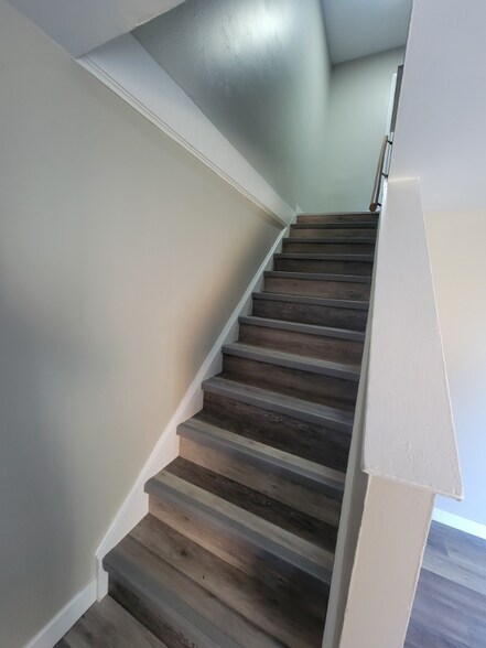 Building Photo - 310 Duane St