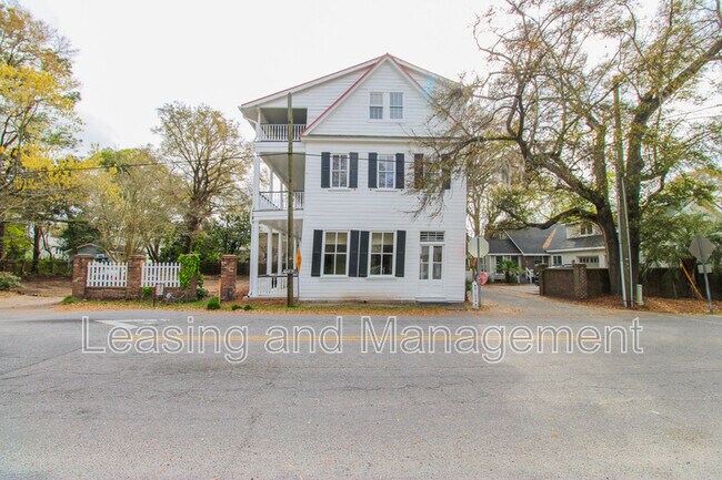 Primary Photo - 419 Whilden St