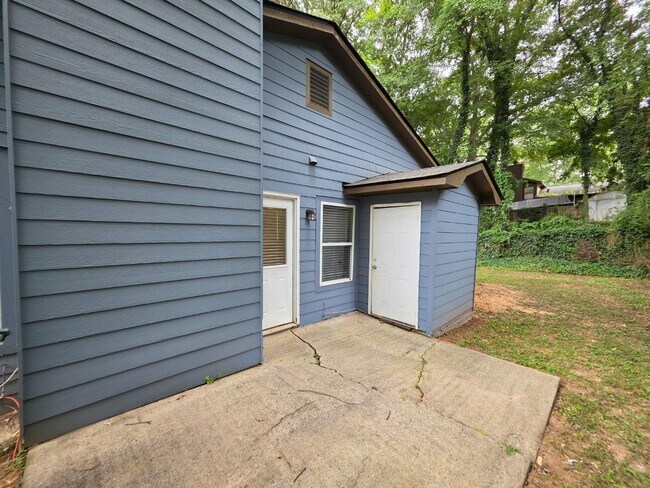 Building Photo - 450 Booth Cir SW