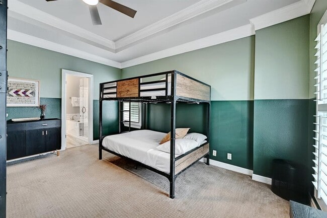 Building Photo - 1111 E Riverside Dr