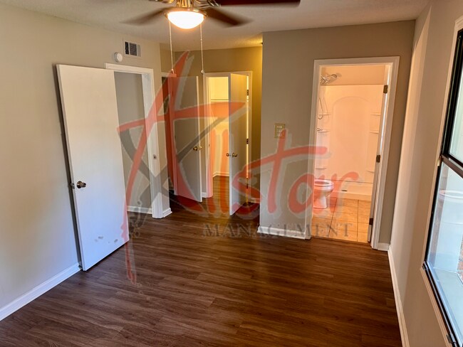 Building Photo - 1580 Gilford Cove E