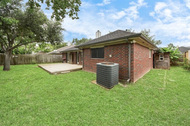 Building Photo - 2706 Plantation Dr
