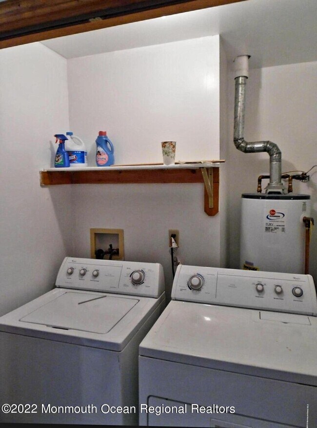 Building Photo - 319 Church St