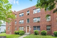 Building Photo - 206 Trenton Pl SE