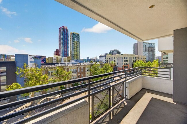 Building Photo - Luxury Downtown San Diego Condo | 2BR/2BA at Park Blvd West – $3,300/mo
