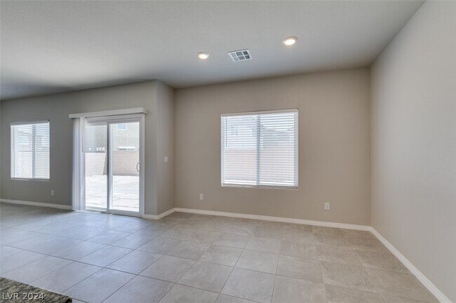 Building Photo - 945 Willow Berry Ave