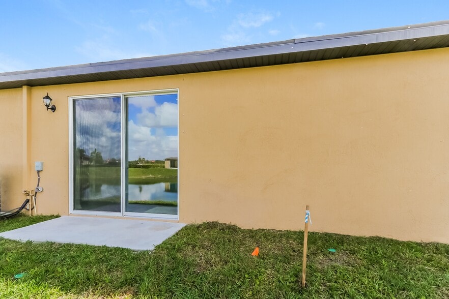 Building Photo - 1723 Party Pl