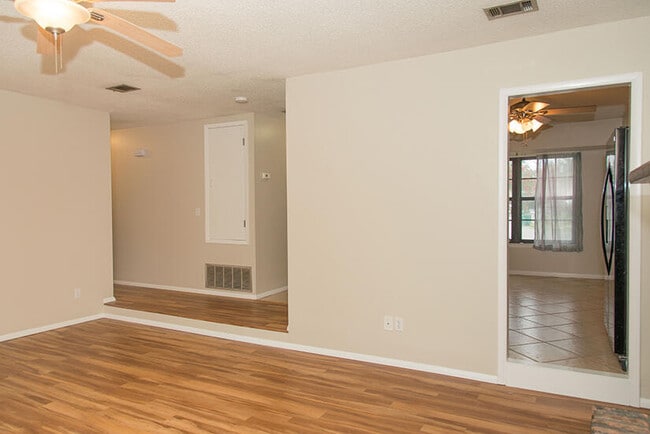 Building Photo - 1116 Greentree Ct