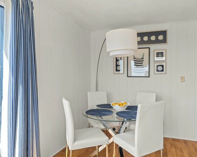 Building Photo - 2464 Hermosa Ave