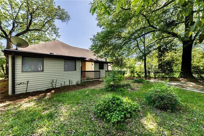 Building Photo - 1029 Katherwood Dr SW