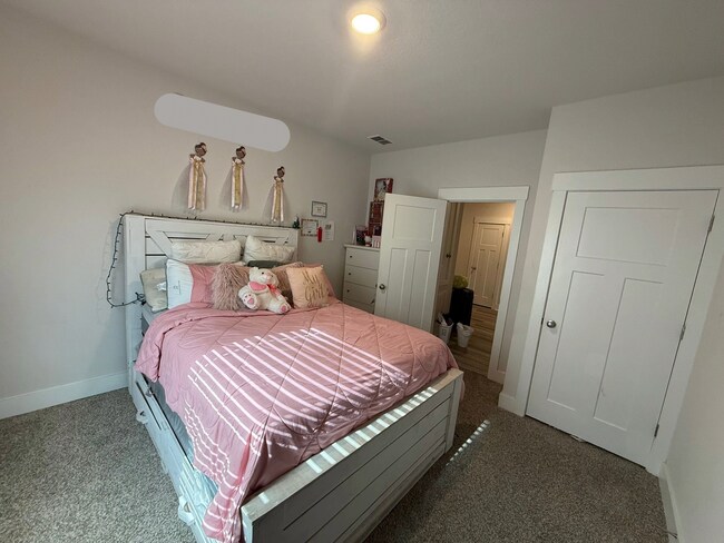 Building Photo - Pensacola - Kaheeley Ridge - 4 bedroom, 3 bathroom