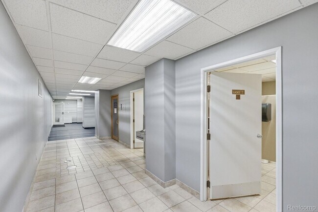 Building Photo - 15 E Kirby St